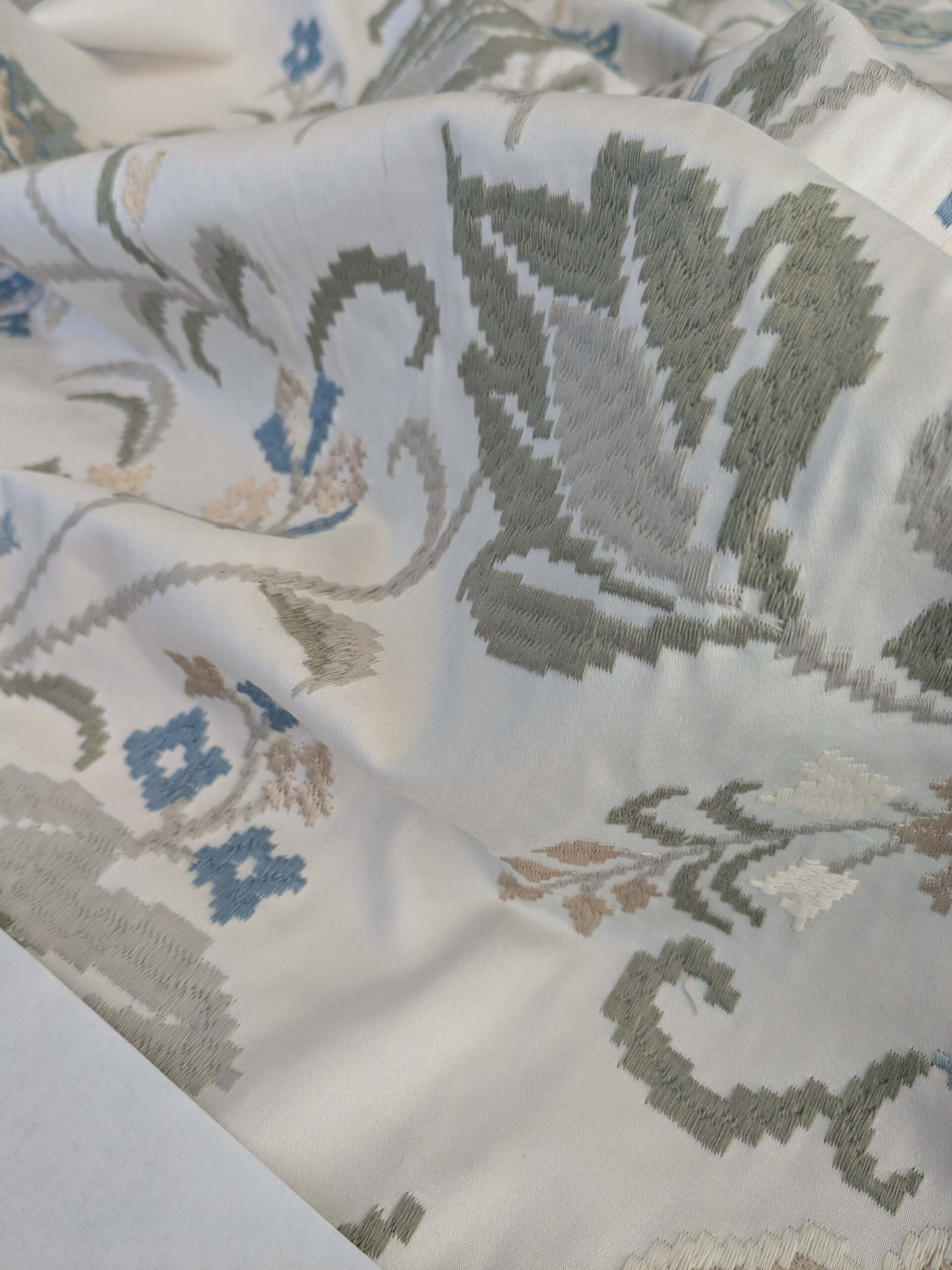 By yard Scalamandre Cream Blue Garden Harmony Embroidered Floral Peony Heavy MSRP USD 300+/Y