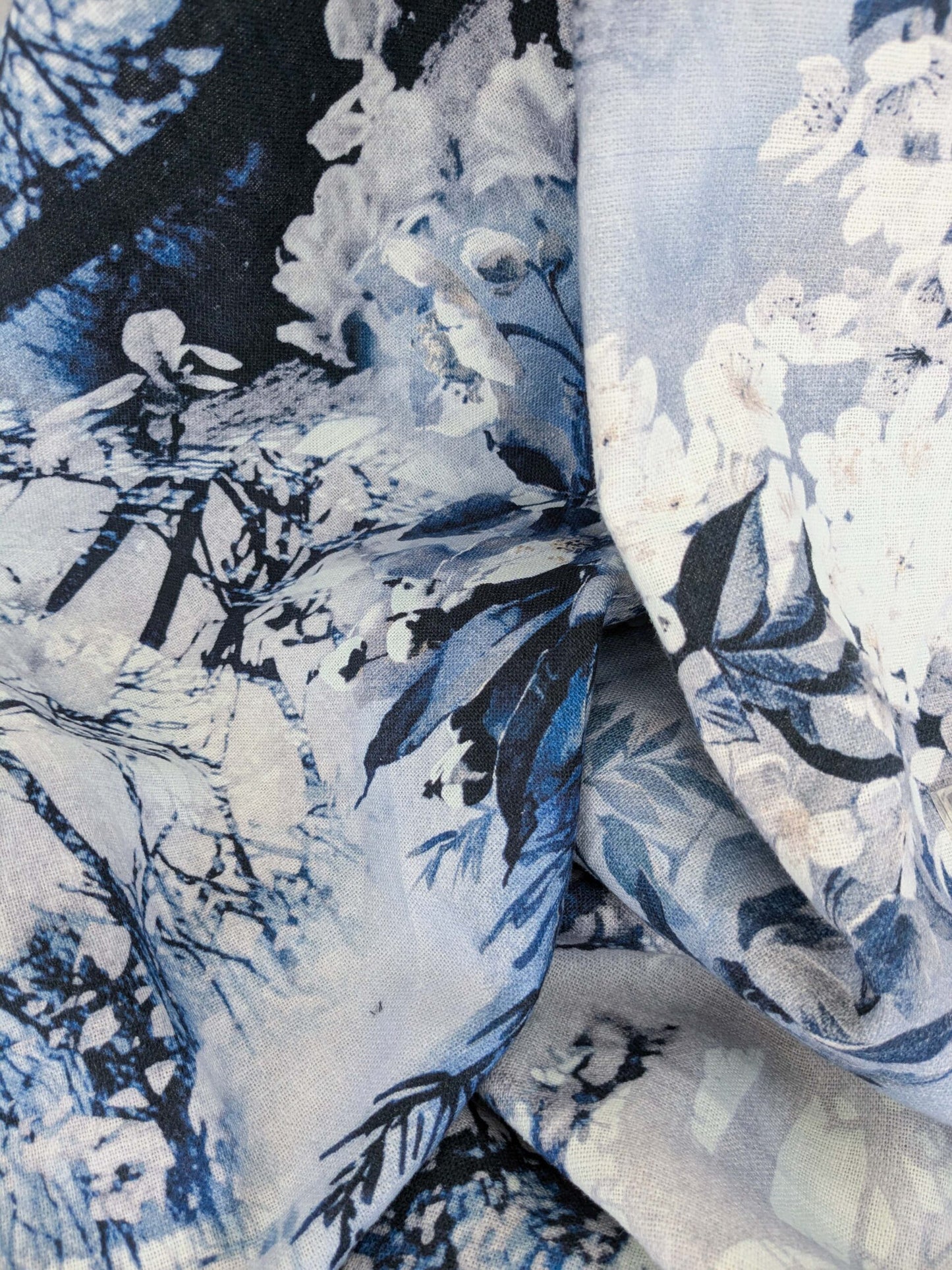 2.4y x 53"w Scalamandre Lelievre Jean Paul Gaultier Paris Vagabond Encre Linen Botanical Foliage Scenic Print Blue White MSRP USD 500+/Y 28-Ev49