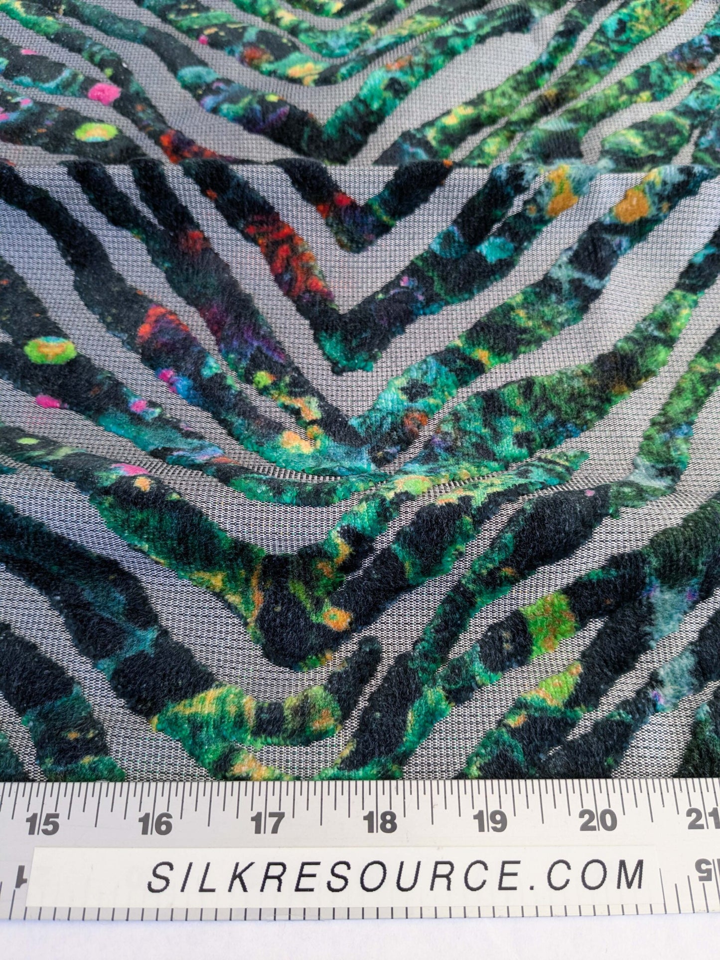 9 EV50 27" x 27" Scalamandre Square Aldeco Wisteria Velvet Dramatic Forest Green Black Gray Chevron