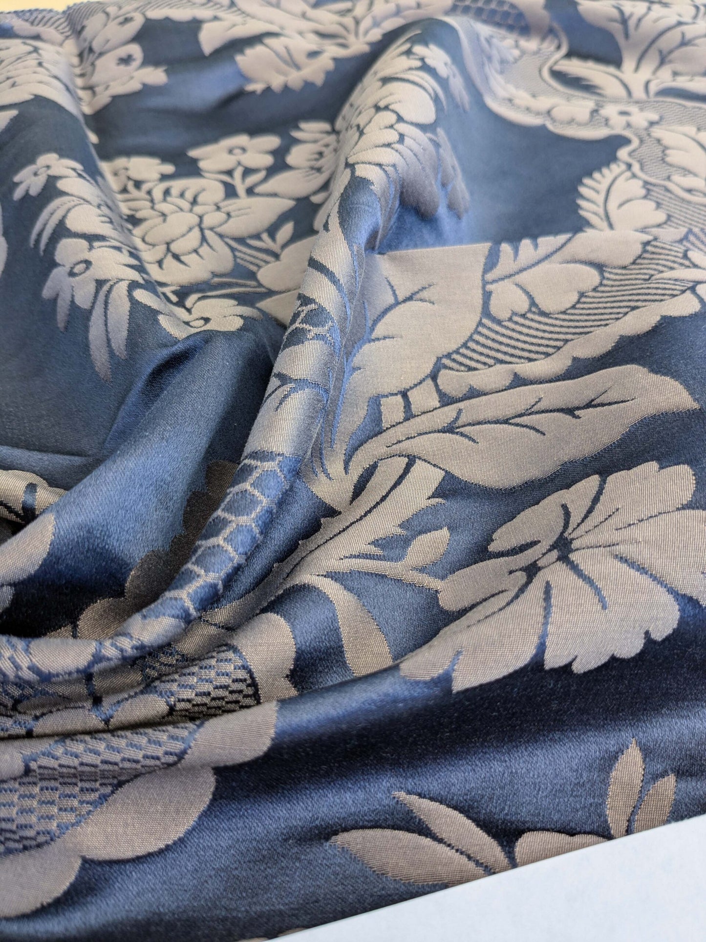 17 EV50 23" x 26"Scalamandre Lelievre Paris Valencay – Le Nuit Silk Damask Blue Floral