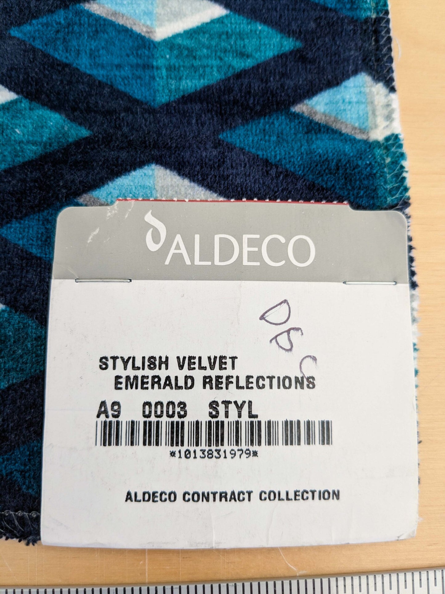 21 EV50 28" x 28" Scalamandre Various ALDECO Stylish Velvet Emerald Reflections Blue Geometric MSRP USD400+