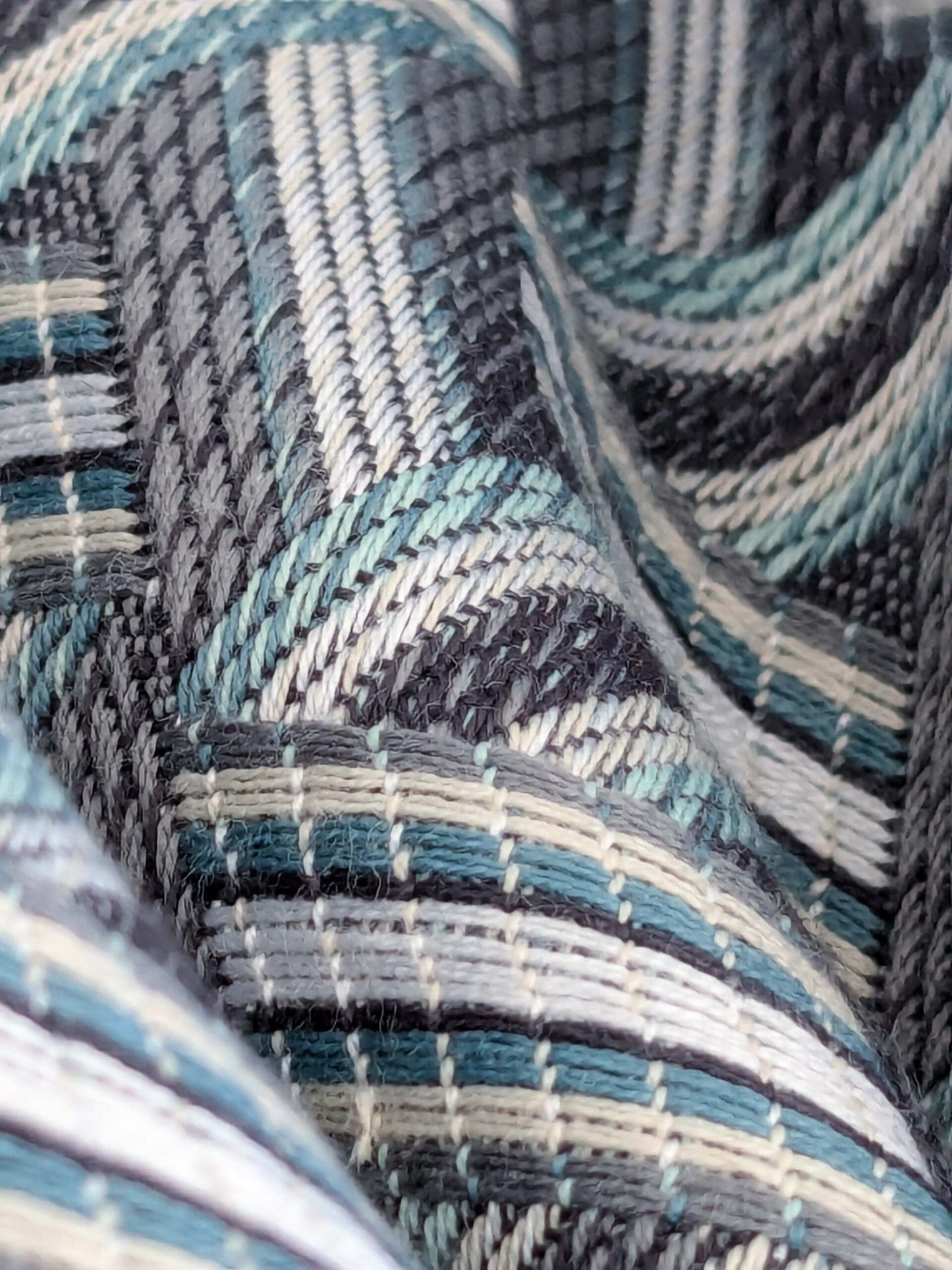 32 EV50 26" x 27" Scalamandre Lelievre Paris Tribu Lichen Large Jacquard Black Gray Polyester Geometric Graphic MSRP USD576/y