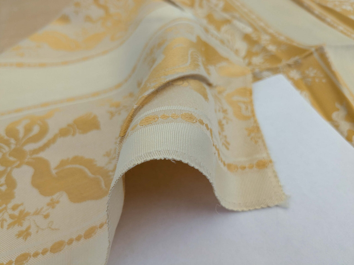 40 EV50 24" x 25" Scalamandre Tassinari &amp; Chatel Les Rubans Or Stripe Yellow White