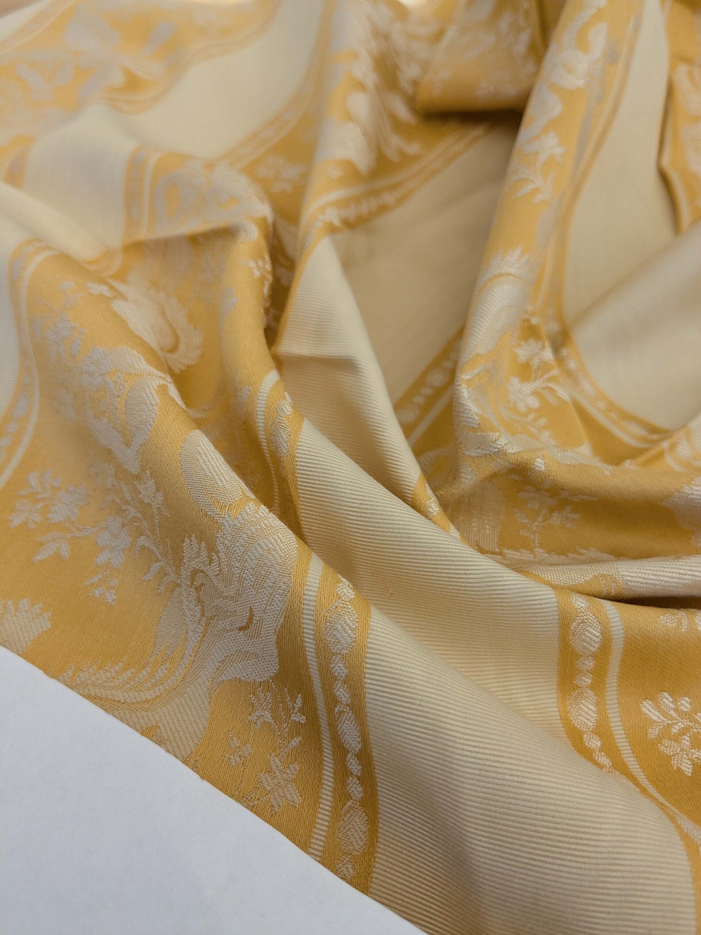 40 EV50 24" x 25" Scalamandre Tassinari &amp; Chatel Les Rubans Or Stripe Yellow White
