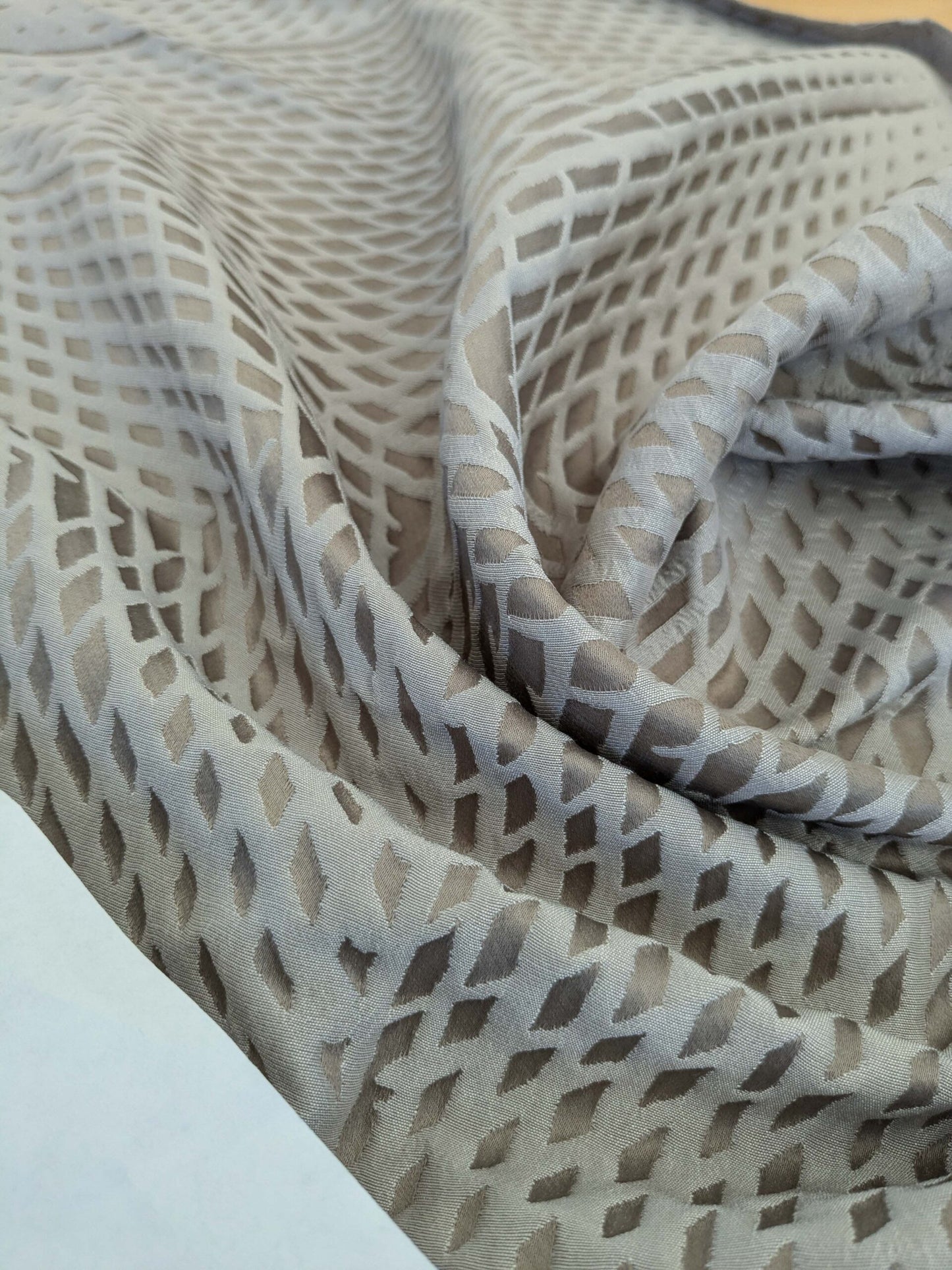 65 EV50 24" x 27" Scalamandre Lelievre Paris Baccara M1 Ciment Polyester Gray Diamond Small Scale