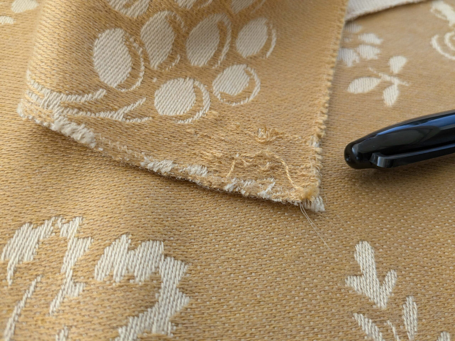 67 EV50 26" x 27" Scalamandre Old World Weavers Sonoma Oak Sunbrella Outdoor Yellow Botanical Foliage Scroll MSRP USD224/y