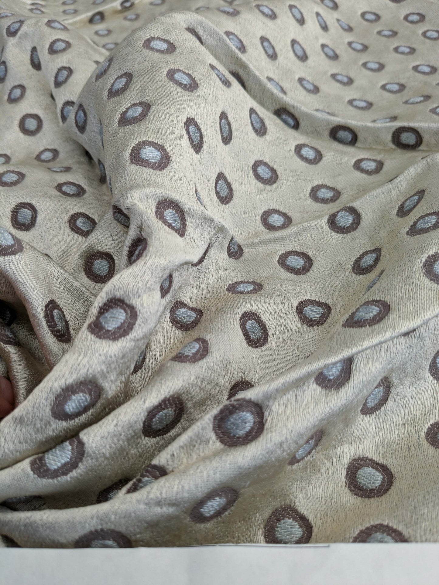 84 EV50 24" x 26" Square Scalamandre Lelievre Paris Pelligrina Platine Light Gray Dot Circle Small Scale MSRP USD 300+/y