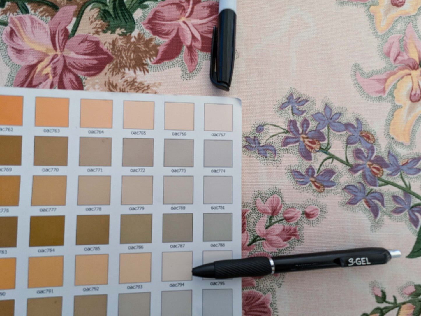 By yard Scalamandre Marlyn Park Fh Multi/peach Linen MSRP USD 188/Y