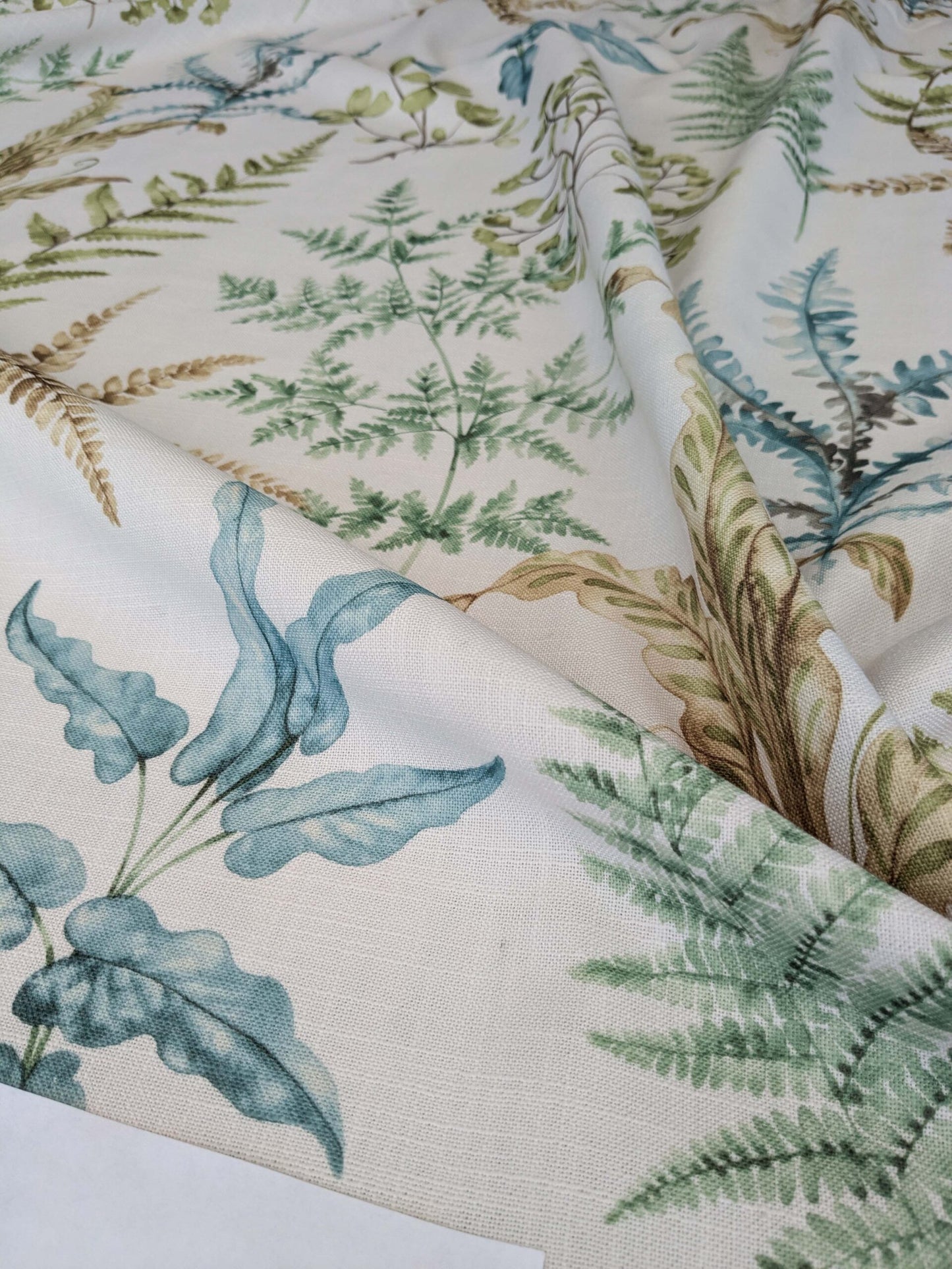 10 EV52 2.4y x 57"wide Scalamandre Old World Weavers Wethersfield Fern Spring White Polyester Floral Print