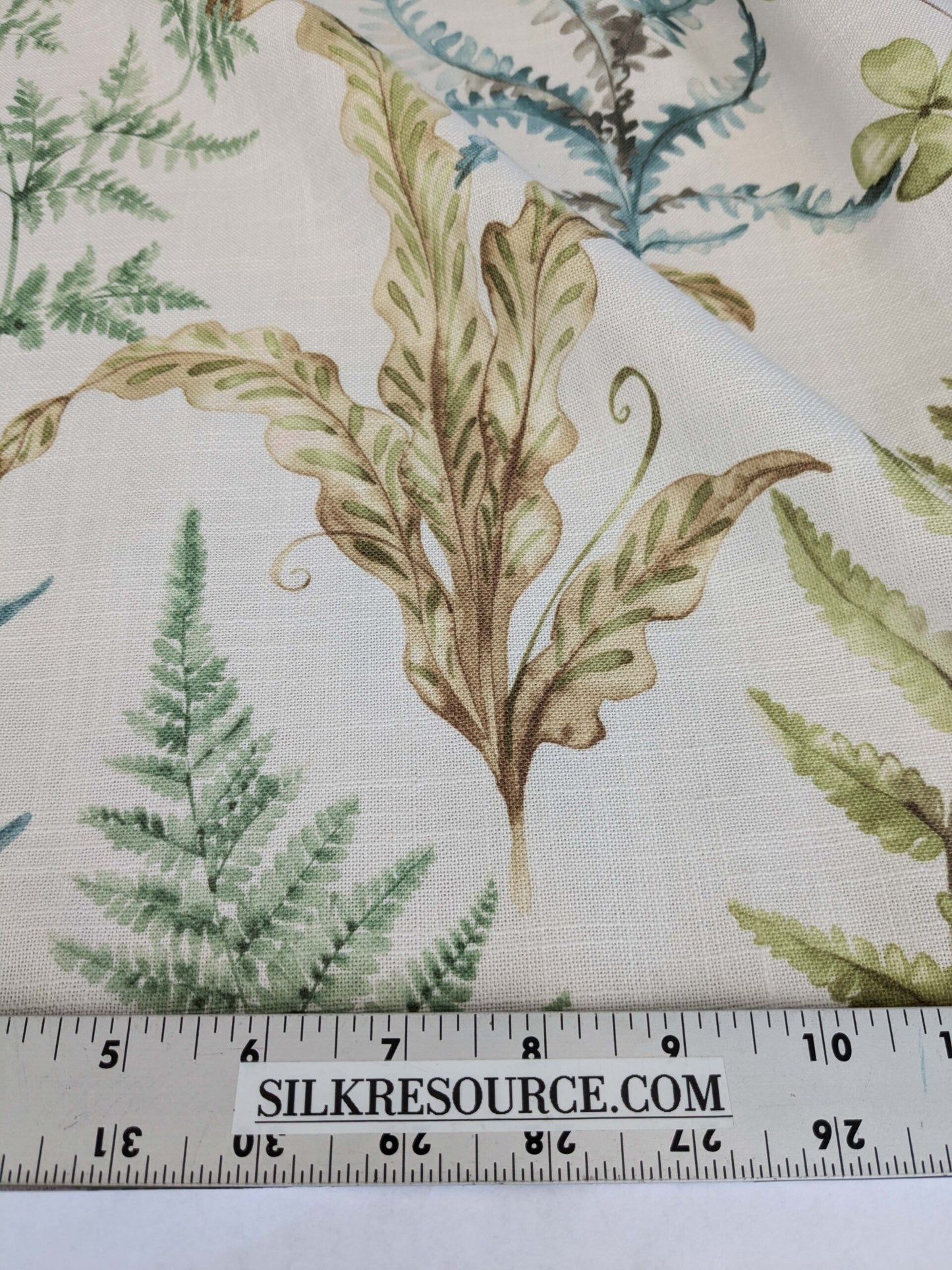10 EV52 2.4y x 57"wide Scalamandre Old World Weavers Wethersfield Fern Spring White Polyester Floral Print