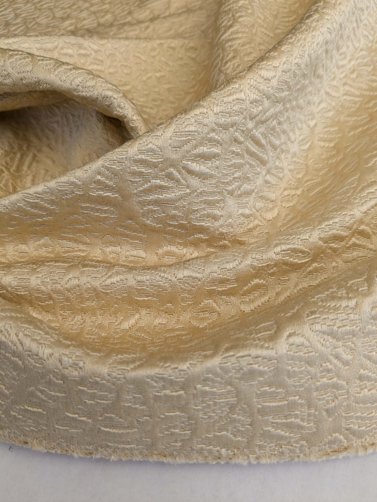 14 EV53 27"x 27" Square Scalamandre Old World Weavers Halley Straw Ivory Matelasse Small Scale Texture MSRP USD 1100+/y