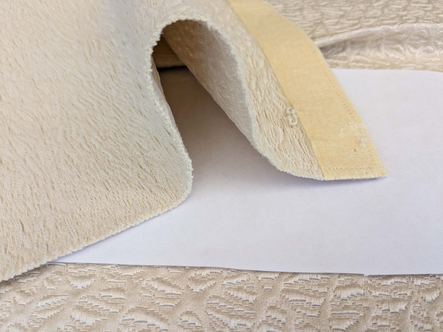 18 EV53 27"x 26" Square Scalamandre Old World Weavers Halley Cream White  Matelasse Small Scale Texture MSRP USD 1100+/y