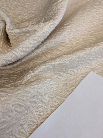 18 EV53 27"x 26" Square Scalamandre Old World Weavers Halley Cream White  Matelasse Small Scale Texture MSRP USD 1100+/y