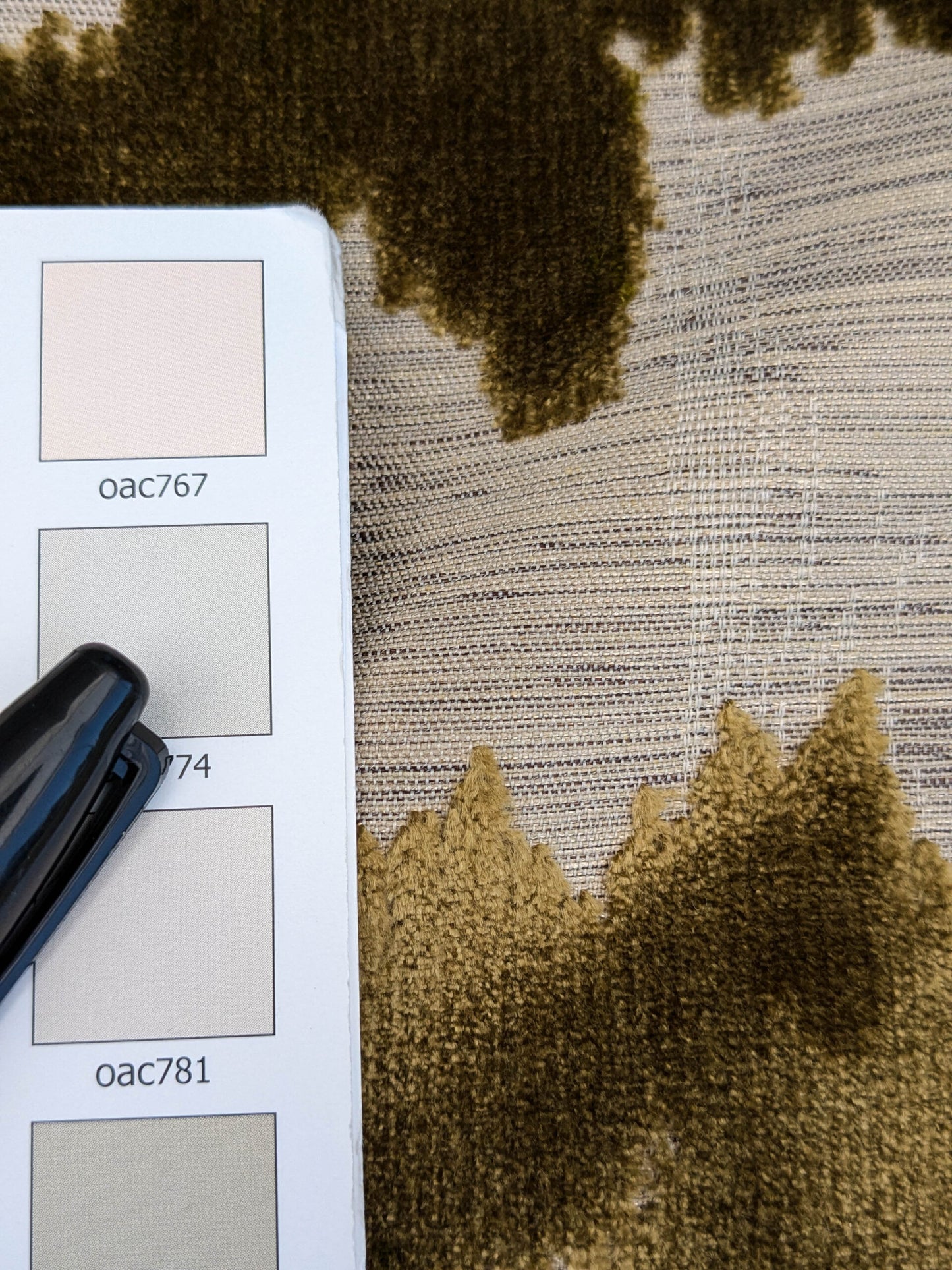 Scalamandre Varala Chartreuse Green Cut Velvet Silky Rose Garland Medallion Romantism Heavy Duty MSRP USD 280/y