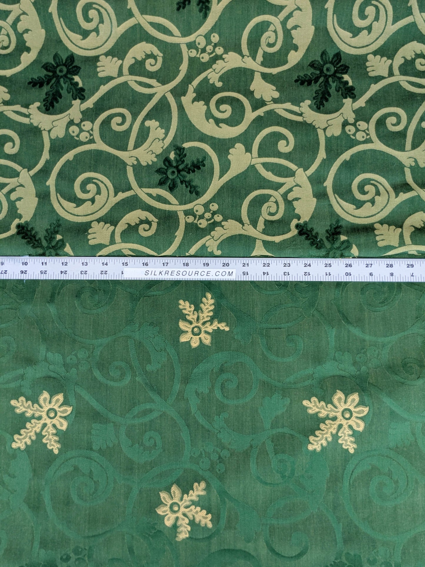 By yard Scalamandre Perugia Green Emerald Gold Damask Neoclassic Scroll Classic Medallion MSRP USD 156/y