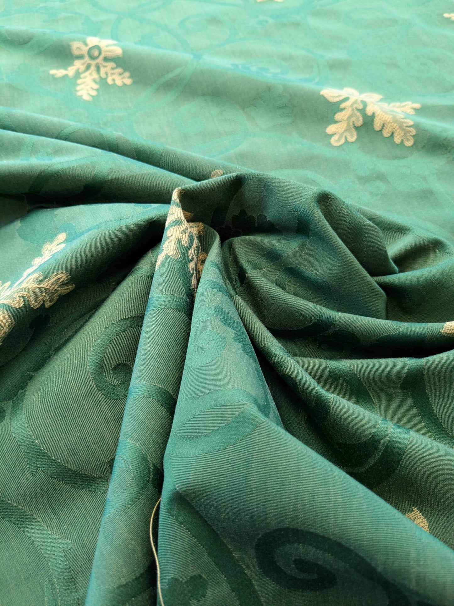 By yard Scalamandre Perugia Green Emerald Gold Damask Neoclassic Scroll Classic Medallion MSRP USD 156/y