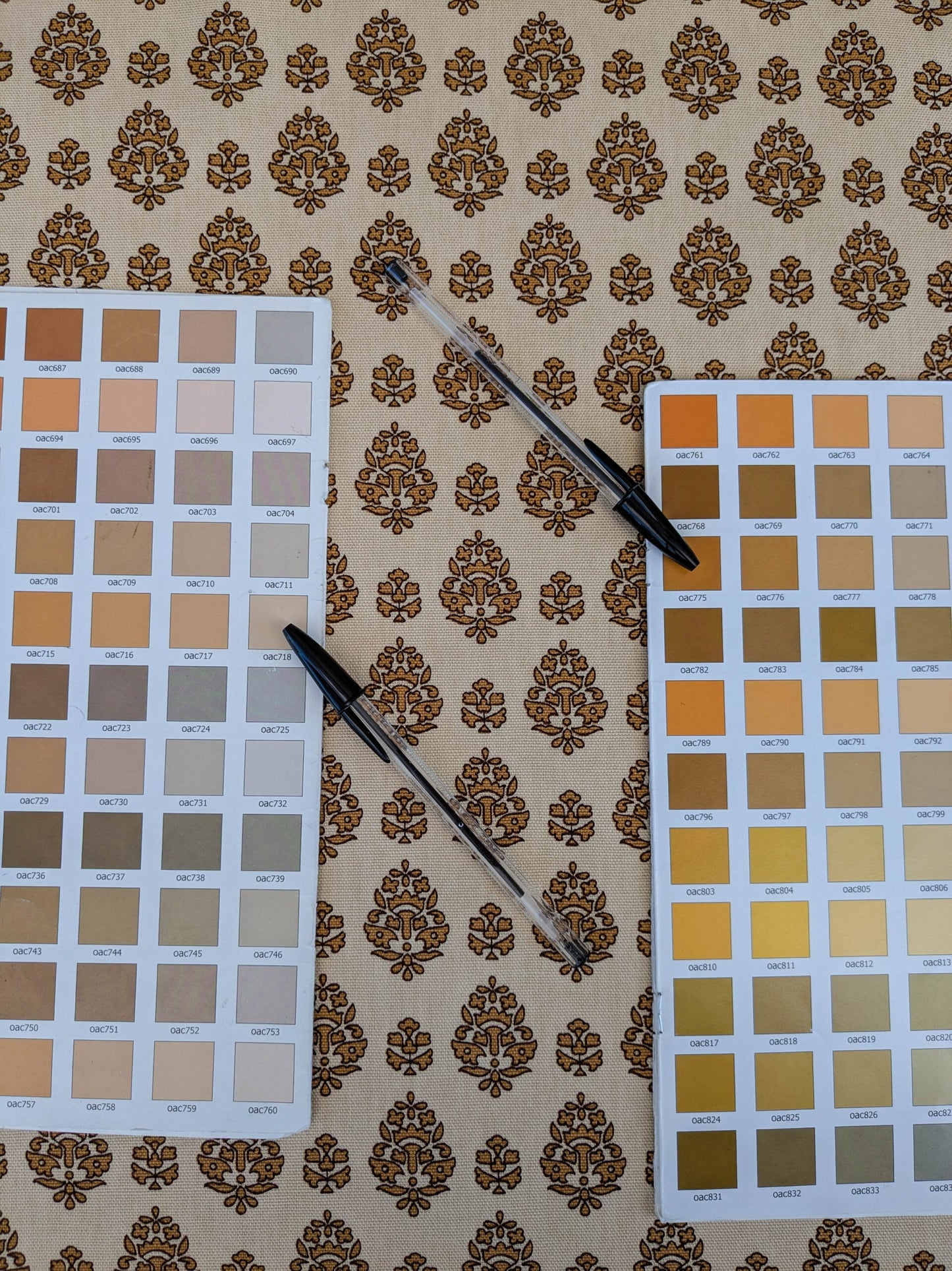 Scalamandre Oscar De La Renta Jaipur Crest Brown Earthy Gold Indian Linen Print with Border