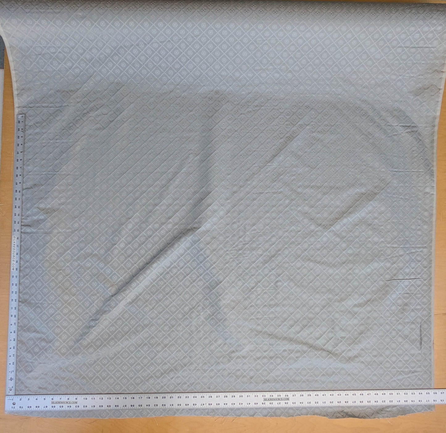 By yard Scalamandre Grey Watkins Como Silk Seafog Light Gray Four -Leaf Clover Diamond Italian Silk Damask Lattice Crest Flora Serene MSRP USD428/y