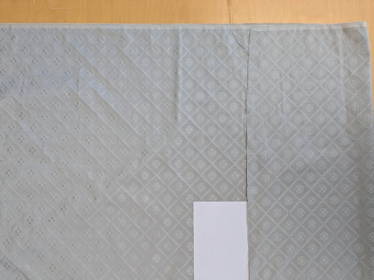 By yard Scalamandre Grey Watkins Como Silk Seafog Light Gray Four -Leaf Clover Diamond Italian Silk Damask Lattice Crest Flora Serene MSRP USD428/y