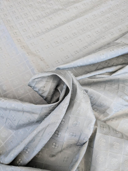 By yard Scalamandre Grey Watkins Como Silk Seafog Light Gray Four -Leaf Clover Diamond Italian Silk Damask Lattice Crest Flora Serene MSRP USD428/y