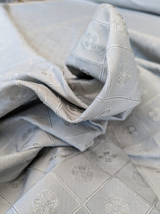 By yard Scalamandre Grey Watkins Como Silk Seafog Light Gray Four -Leaf Clover Diamond Italian Silk Damask Lattice Crest Flora Serene MSRP USD428/y