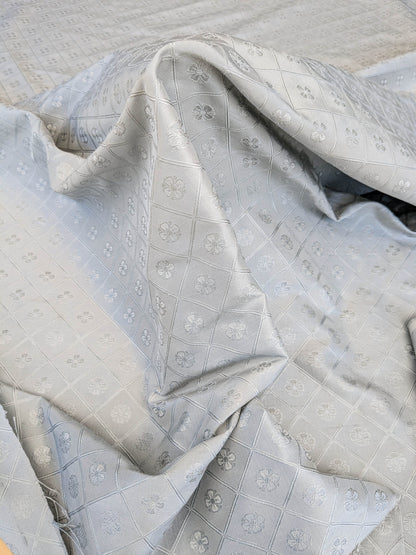 By yard Scalamandre Grey Watkins Como Silk Seafog Light Gray Four -Leaf Clover Diamond Italian Silk Damask Lattice Crest Flora Serene MSRP USD428/y