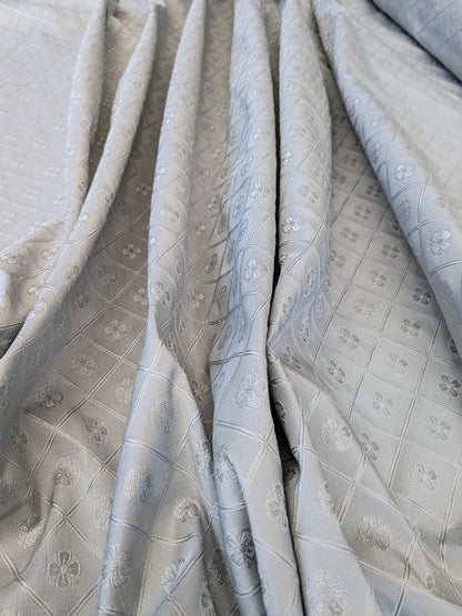 By yard Scalamandre Grey Watkins Como Silk Seafog Light Gray Four -Leaf Clover Diamond Italian Silk Damask Lattice Crest Flora Serene MSRP USD428/y