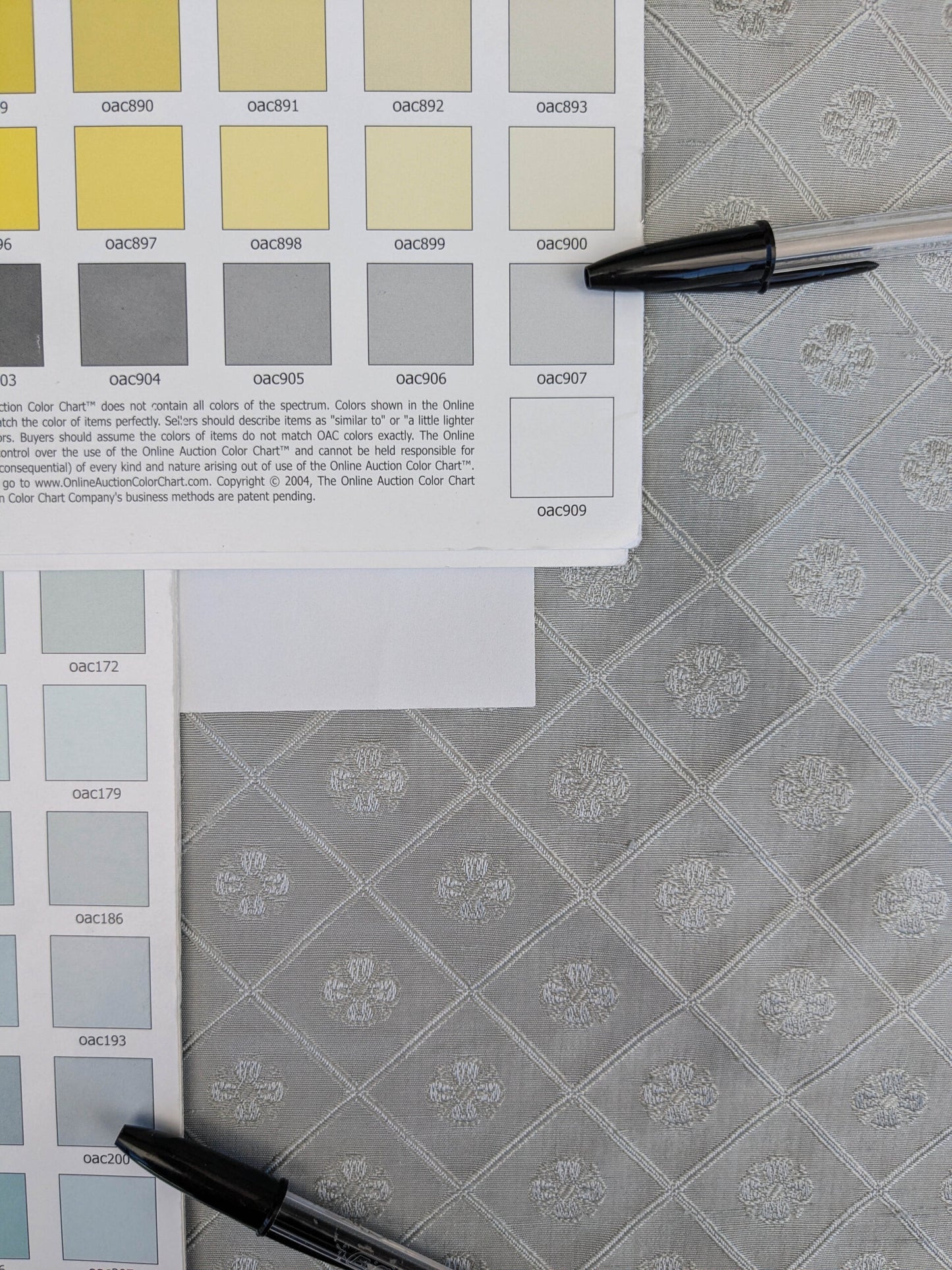 By yard Scalamandre Grey Watkins Como Silk Seafog Light Gray Four -Leaf Clover Diamond Italian Silk Damask Lattice Crest Flora Serene MSRP USD428/y