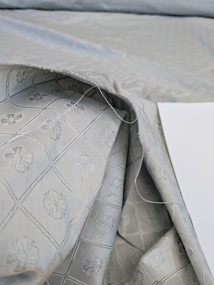 By yard Scalamandre Grey Watkins Como Silk Seafog Light Gray Four -Leaf Clover Diamond Italian Silk Damask Lattice Crest Flora Serene MSRP USD428/y