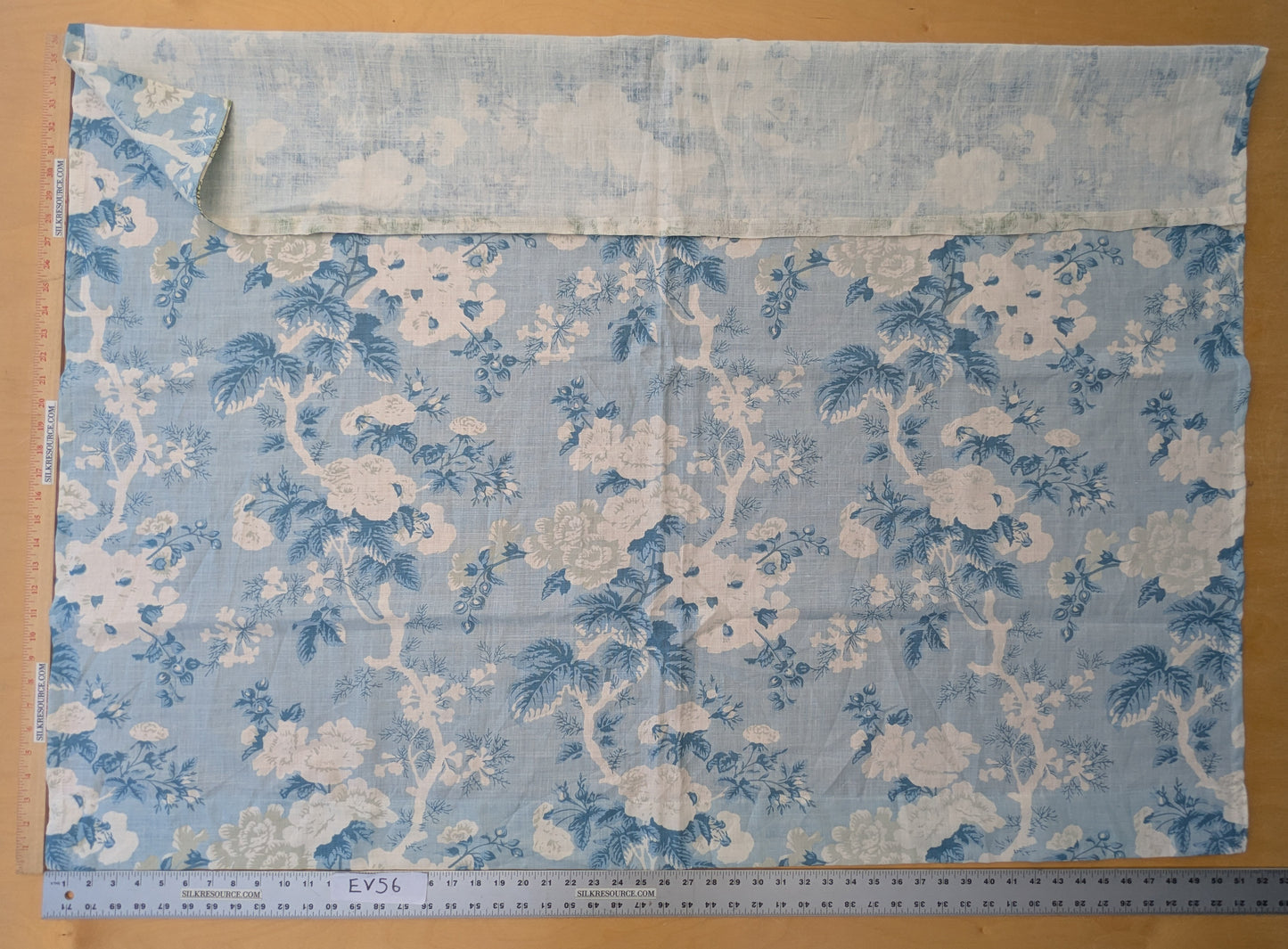 64 EV56 1.1yards Scalamandre Ascot Linen Print Blue White Floral Print MSRP USD 606/y