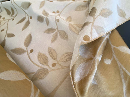 By Yd Kravet Couture Belladonna Silk Wool Damask Gold Cream Pearly Red Berry Vine MSRP$316/Y