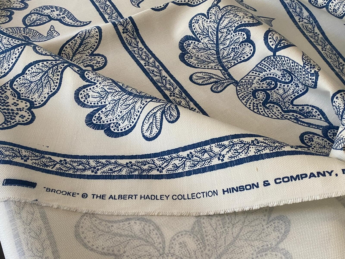 0.4Y Scalamandre Brooke Navy On White Blue Cotton Linen Print Heavy Cotton Linen Jacobean Flower Albert Hadley (Copy)