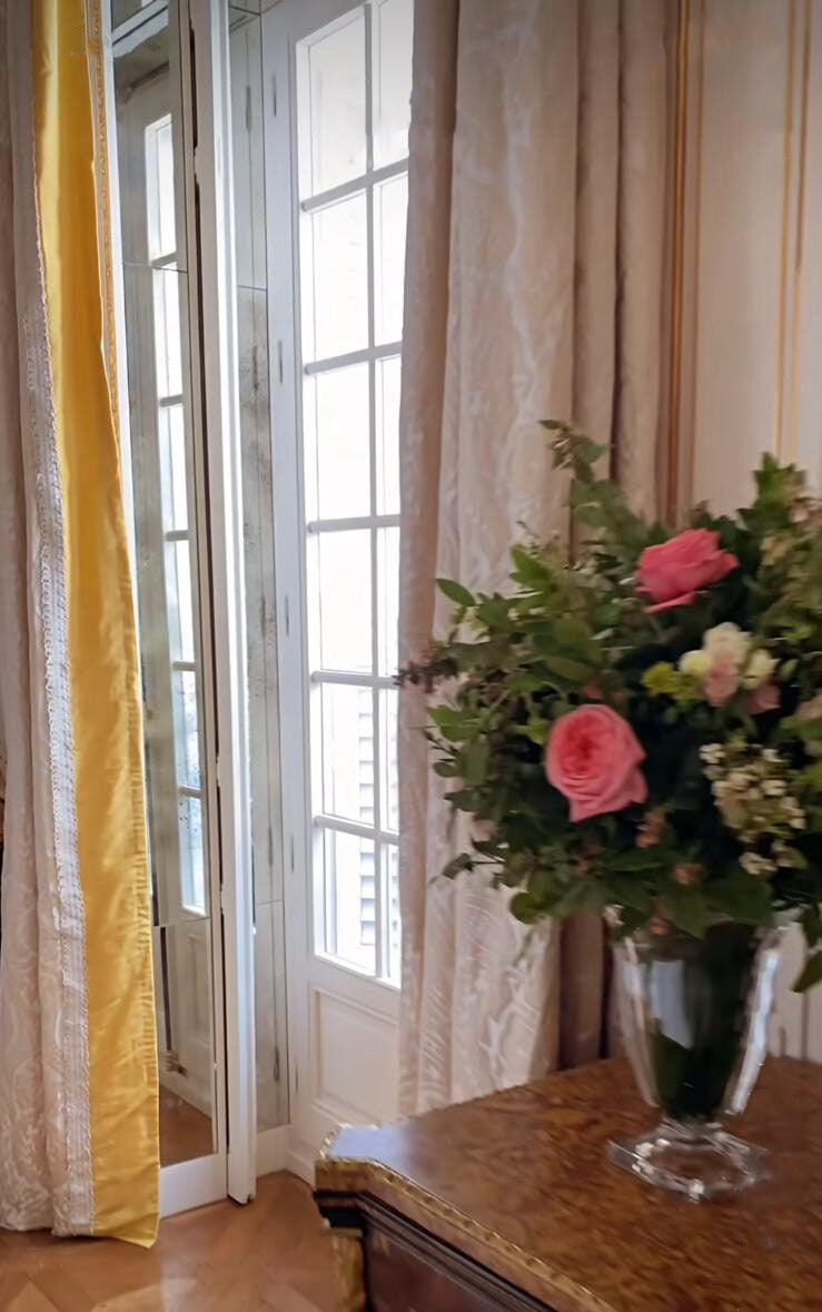 Beacon Hill 100% Silk Damask Lady's Slipper Orchid Antique White Neoclassical MSRP USD 242/Y