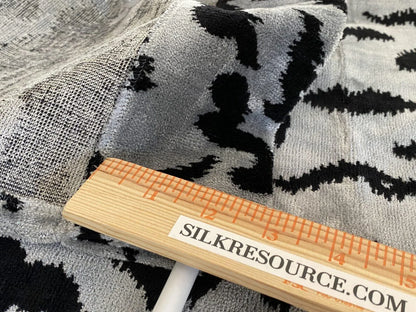 2yd15” Scalamandre Tigre Velvet Silver &amp; Black MSRP USD 756/Y