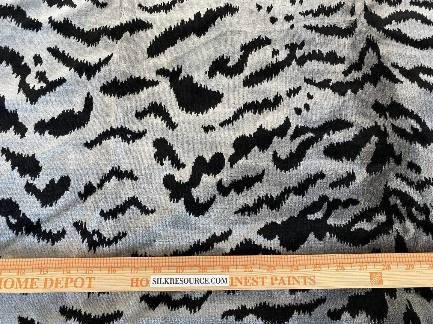 2yd15” Scalamandre Tigre Velvet Silver &amp; Black MSRP USD 756/Y