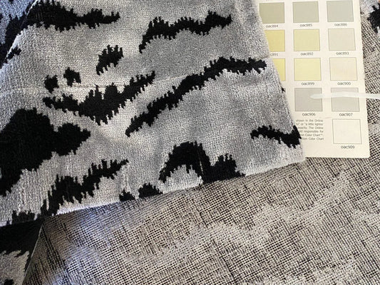 2yd15” Scalamandre Tigre Velvet Silver & Black MSRP USD 756/Y