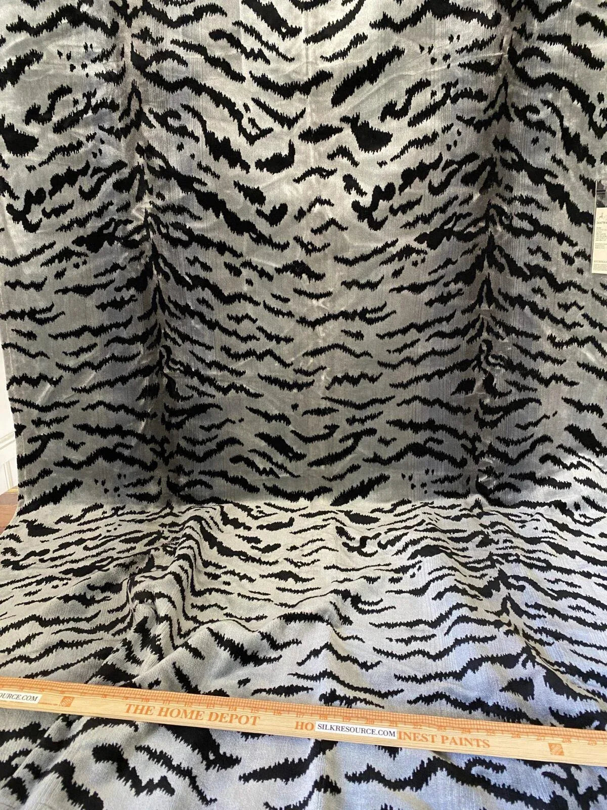 2yd15” Scalamandre Tigre Velvet Silver &amp; Black MSRP USD 756/Y