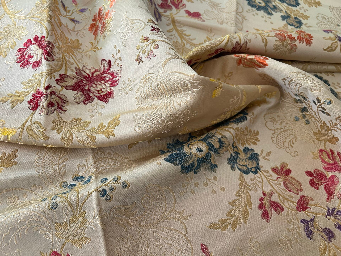 1 yard High End Renaissance Lampas Spanish Valencia Metallic Brocade Garland red green gold on Cream