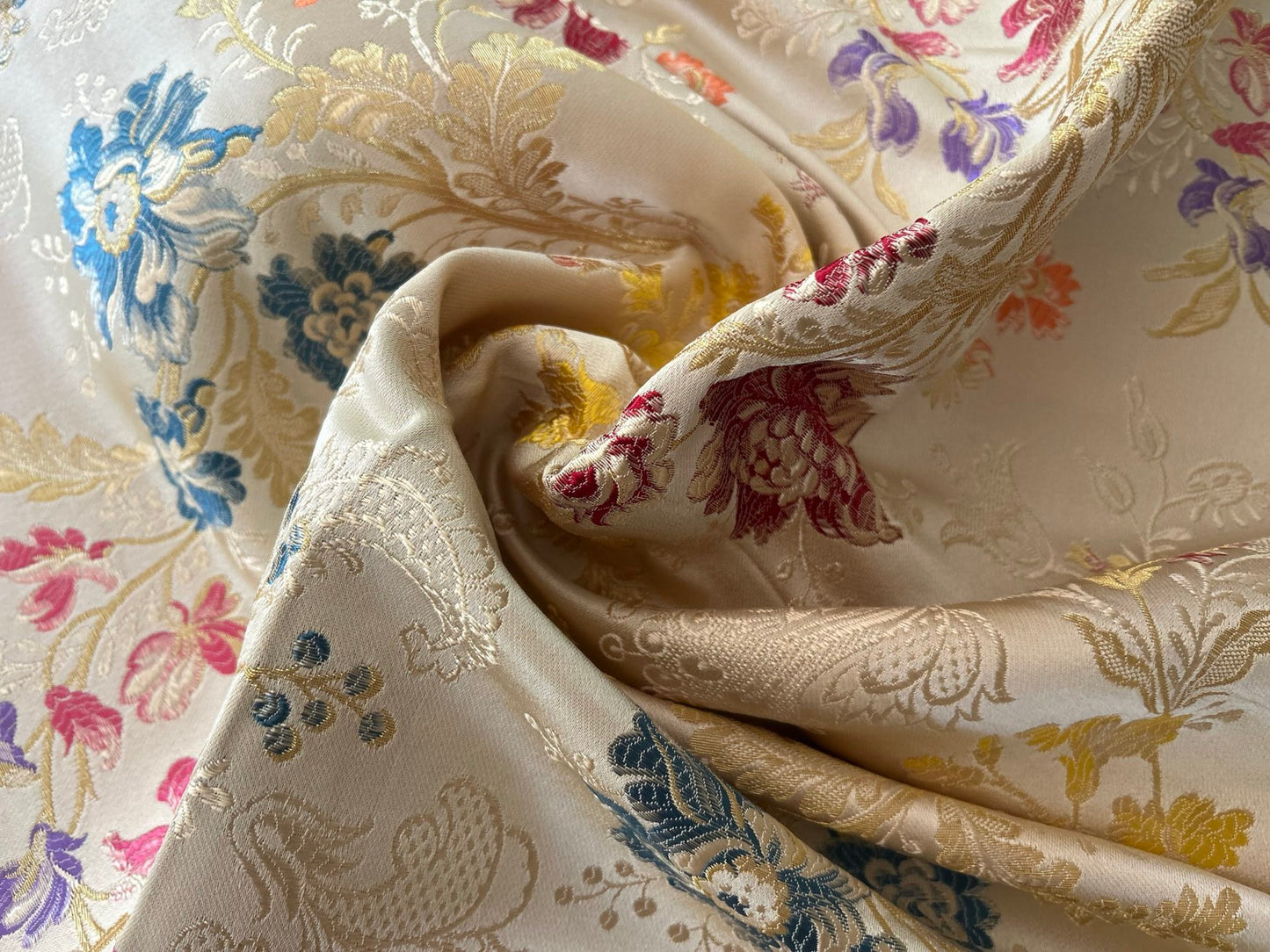 1 yard High End Renaissance Lampas Spanish Valencia Metallic Brocade Garland red green gold on Cream