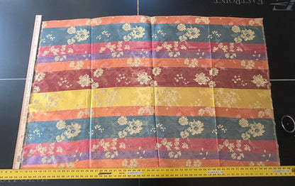 1 yard High End Renaissance Lampas Spanish Valencia Metallic Brocade Garland red green gold on Cream