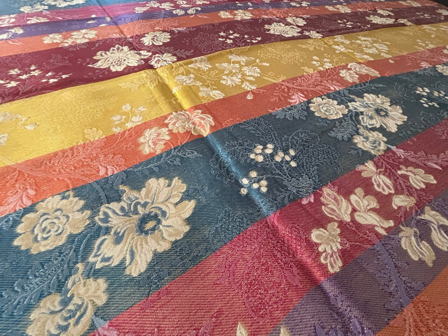 1 yard High End Renaissance Lampas Spanish Valencia Metallic Brocade Garland red green gold on Cream