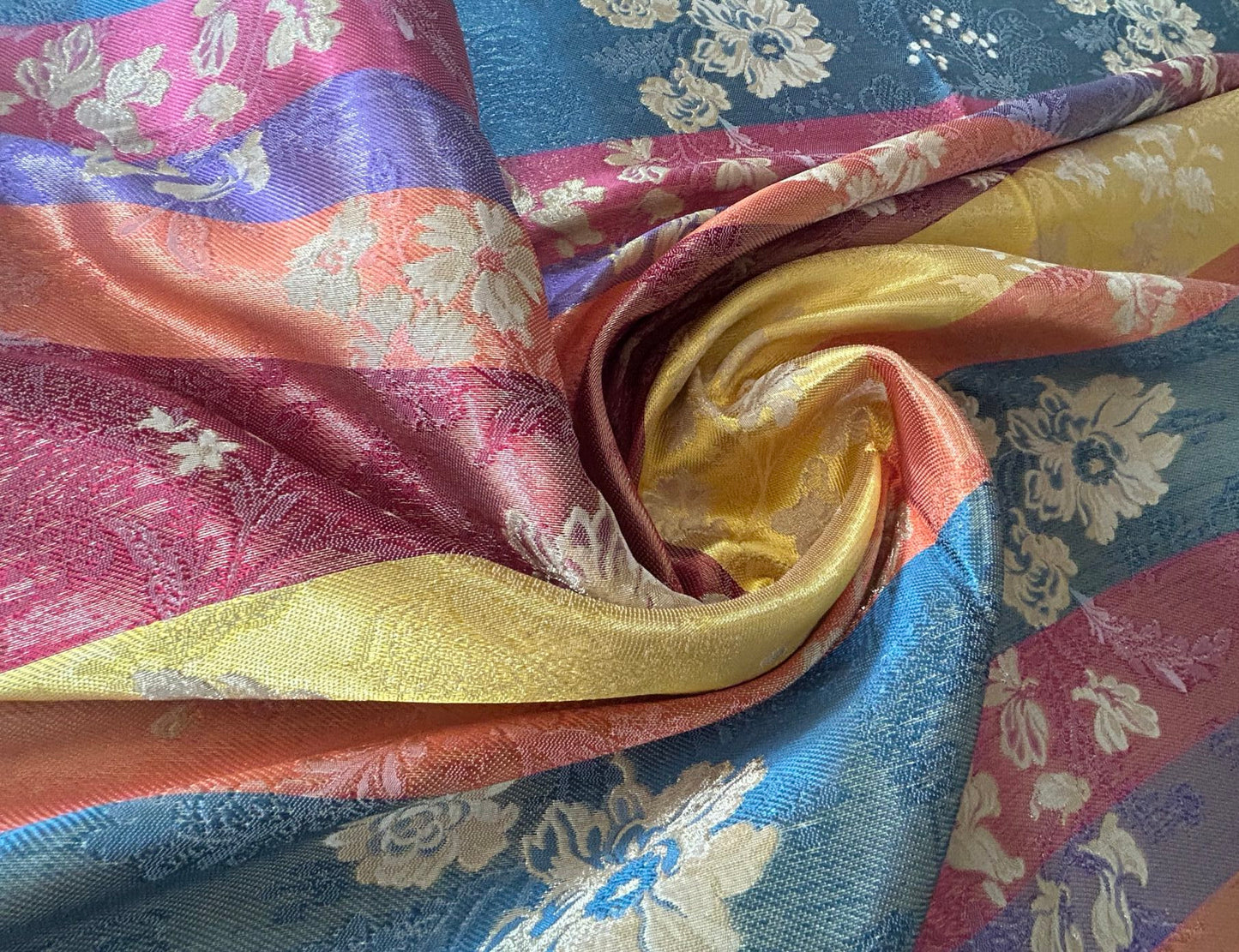 1 yard High End Renaissance Lampas Spanish Valencia Metallic Brocade Garland red green gold on Cream