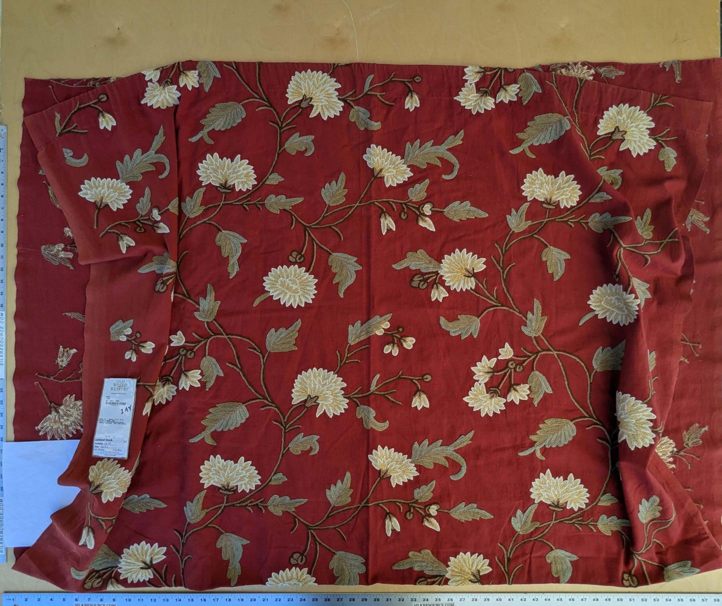 9 EV44 2.4yd x 54"w Scalamandre Jaya Red Wool Chrysanthemum Embroidery On Cotton MSRP USD 216/Y