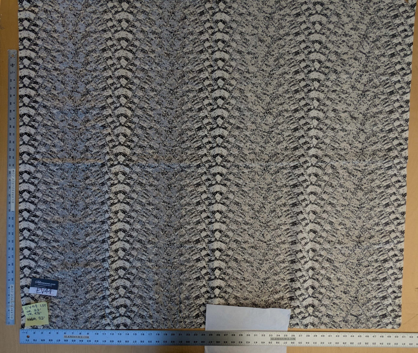 18 EV44 1.2yd Scalamandre Komodo Modern Nature Carbon Gray Black Beige Embroidery Print Abstract