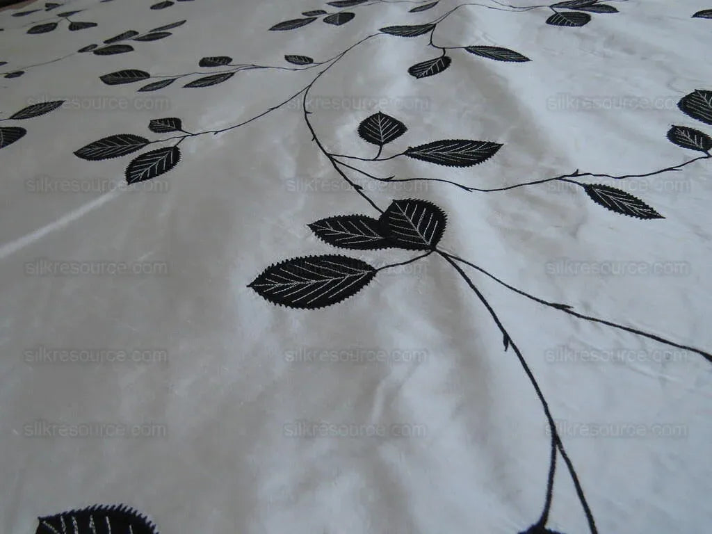 1.86y Scalamandre Hayworth Silk Crewel Bk/wht Embroidery Rp$104