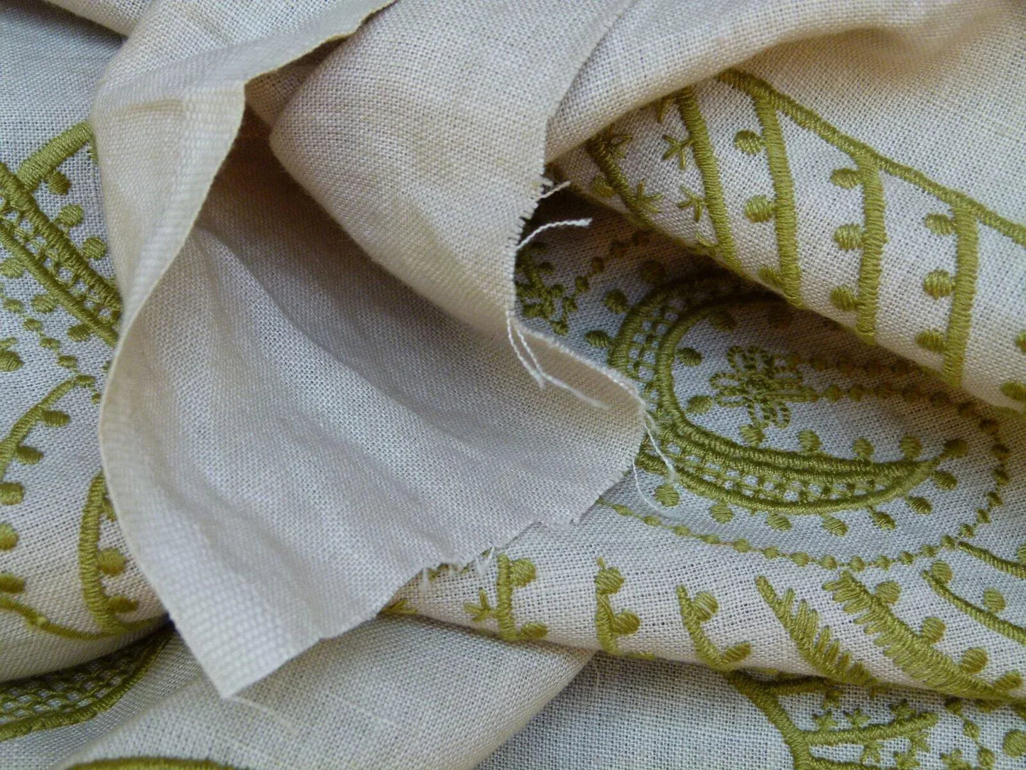 Lee Jofa Whitcomb Apple Green White Crewel Embroidery Linen Large Foliage MSRP USD 336Y