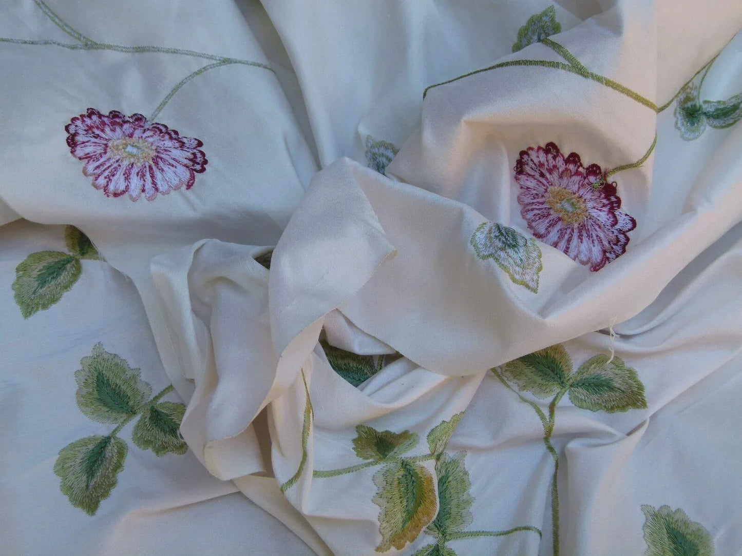 By Yard Kravet Aster On White 100% Silk Embroidered Red Pink Red Floral Vine MSRP 199/Y