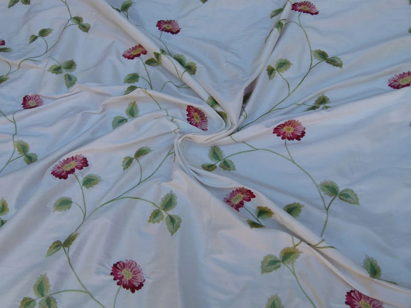 0.91Y KRAVET ASTER ON WHITE 100% SILK EMBROIDERED MSRP 199/Y