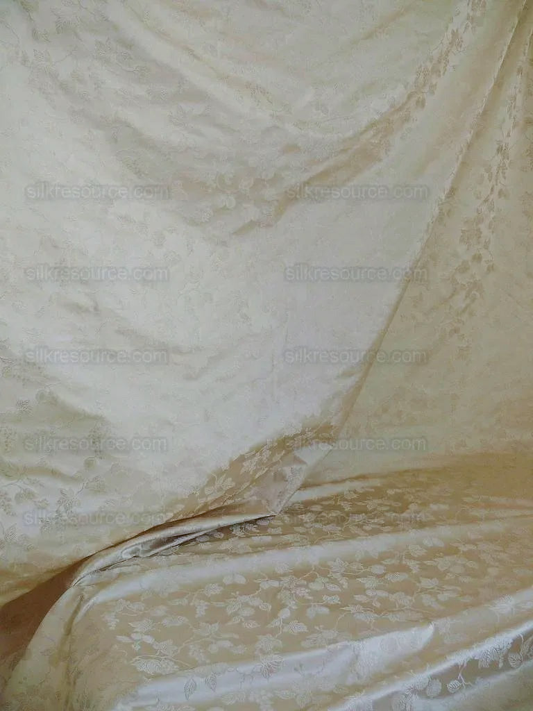 100% Silk Damask Summer Berry on Vine Cream Nimbus Art Nouveau William Morris