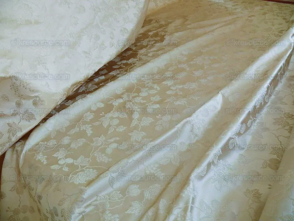 100% Silk Damask Summer Berry on Vine Cream Nimbus Art Nouveau William Morris